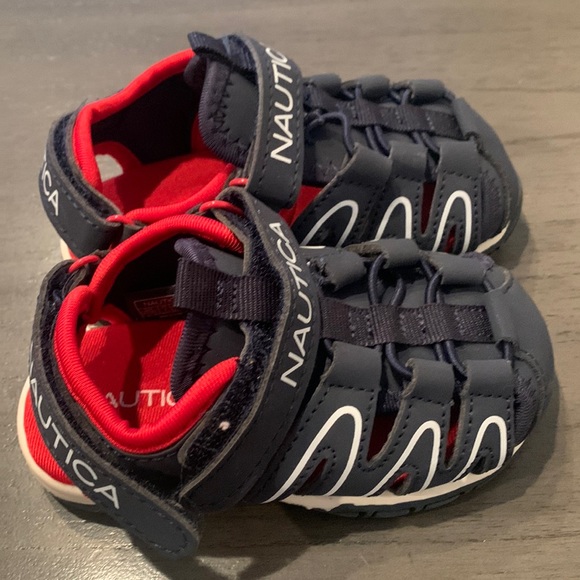 Nautica kids shoe - size 6, never worn - Picture 1 of 4